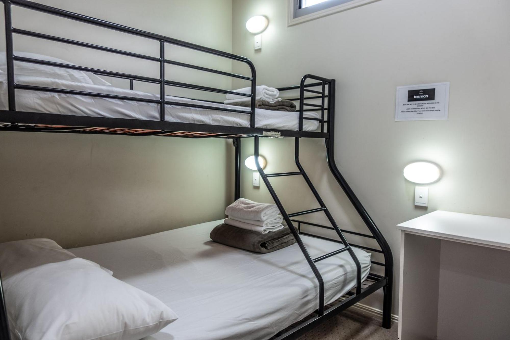 Tasman Holiday Parks - Rollingstone Bagian luar foto