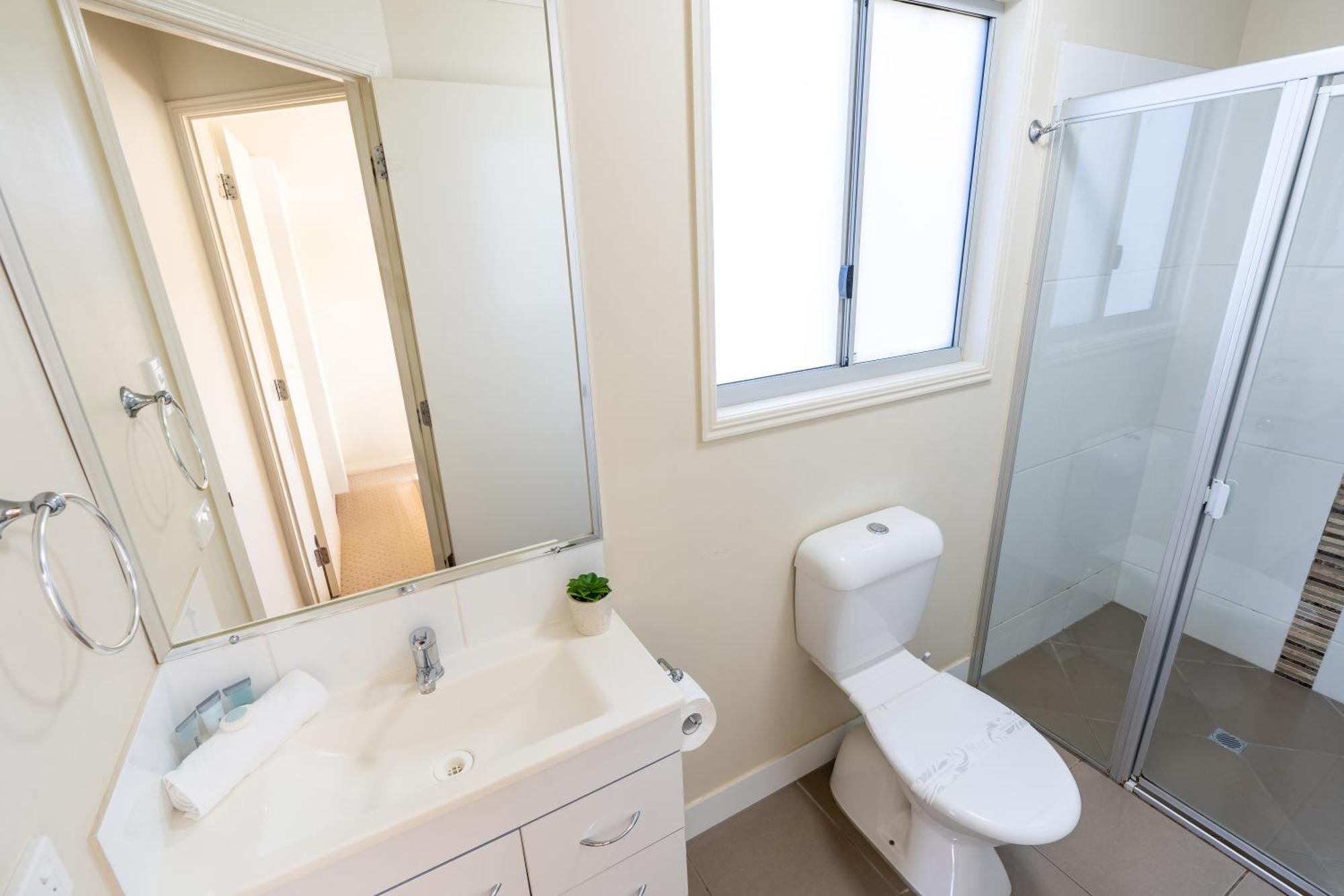 Tasman Holiday Parks - Rollingstone Bagian luar foto
