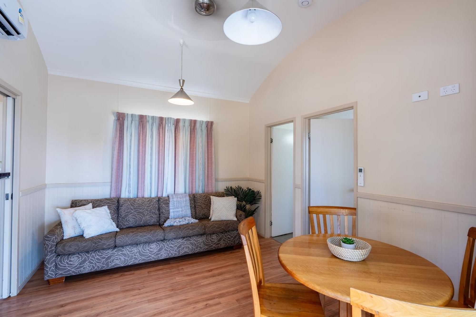 Tasman Holiday Parks - Rollingstone Bagian luar foto