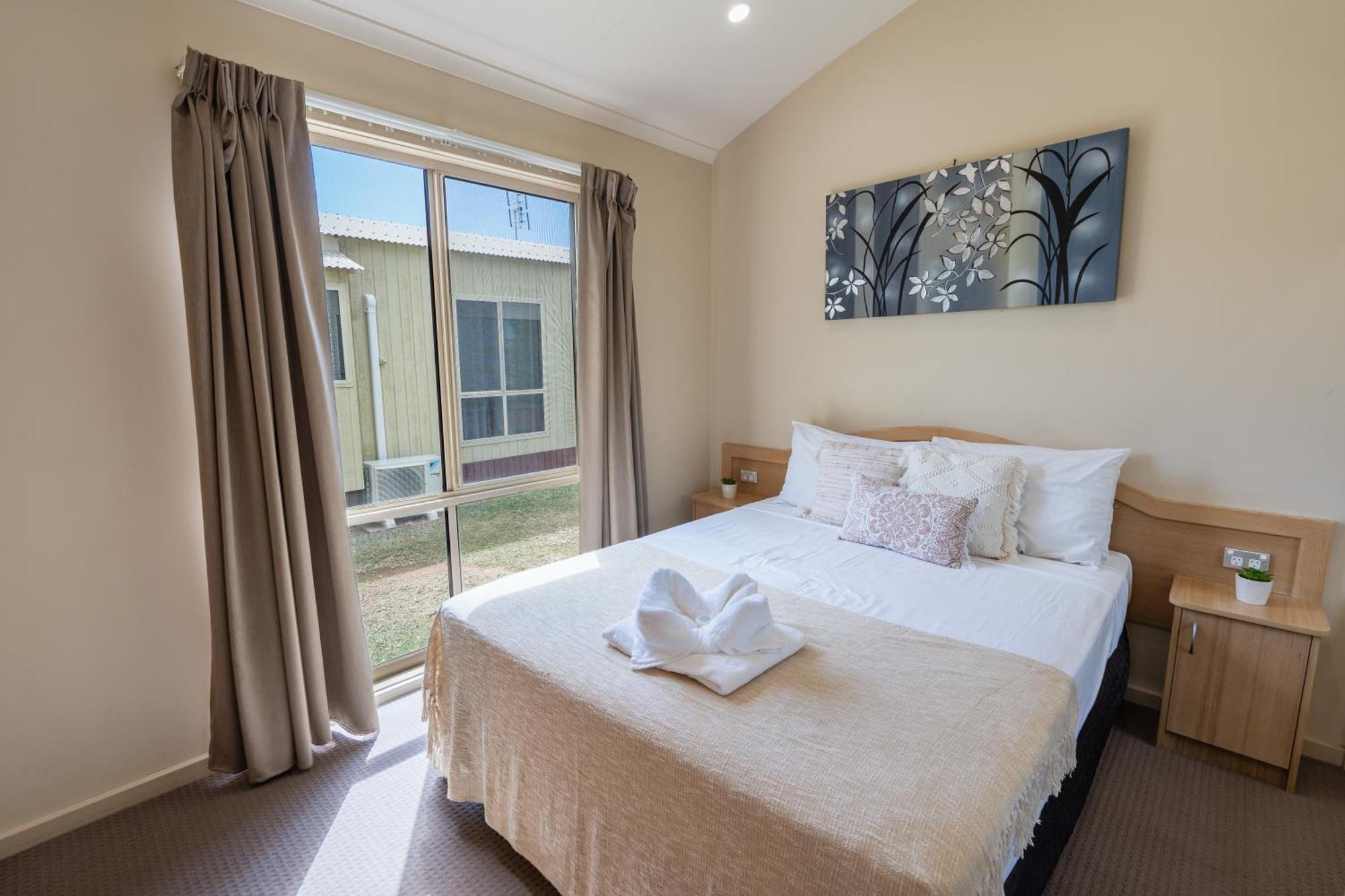 Tasman Holiday Parks - Rollingstone Bagian luar foto