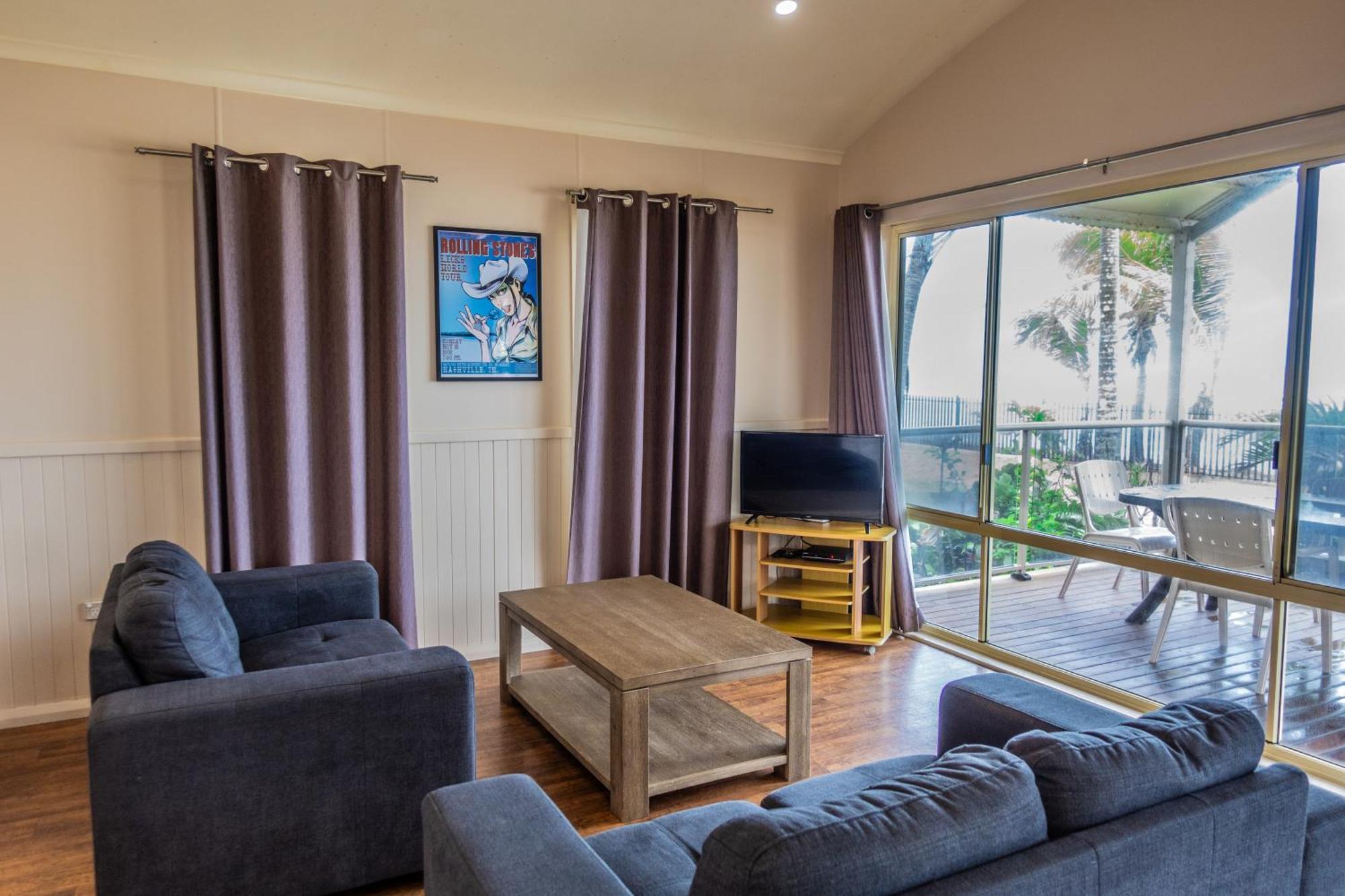 Tasman Holiday Parks - Rollingstone Bagian luar foto