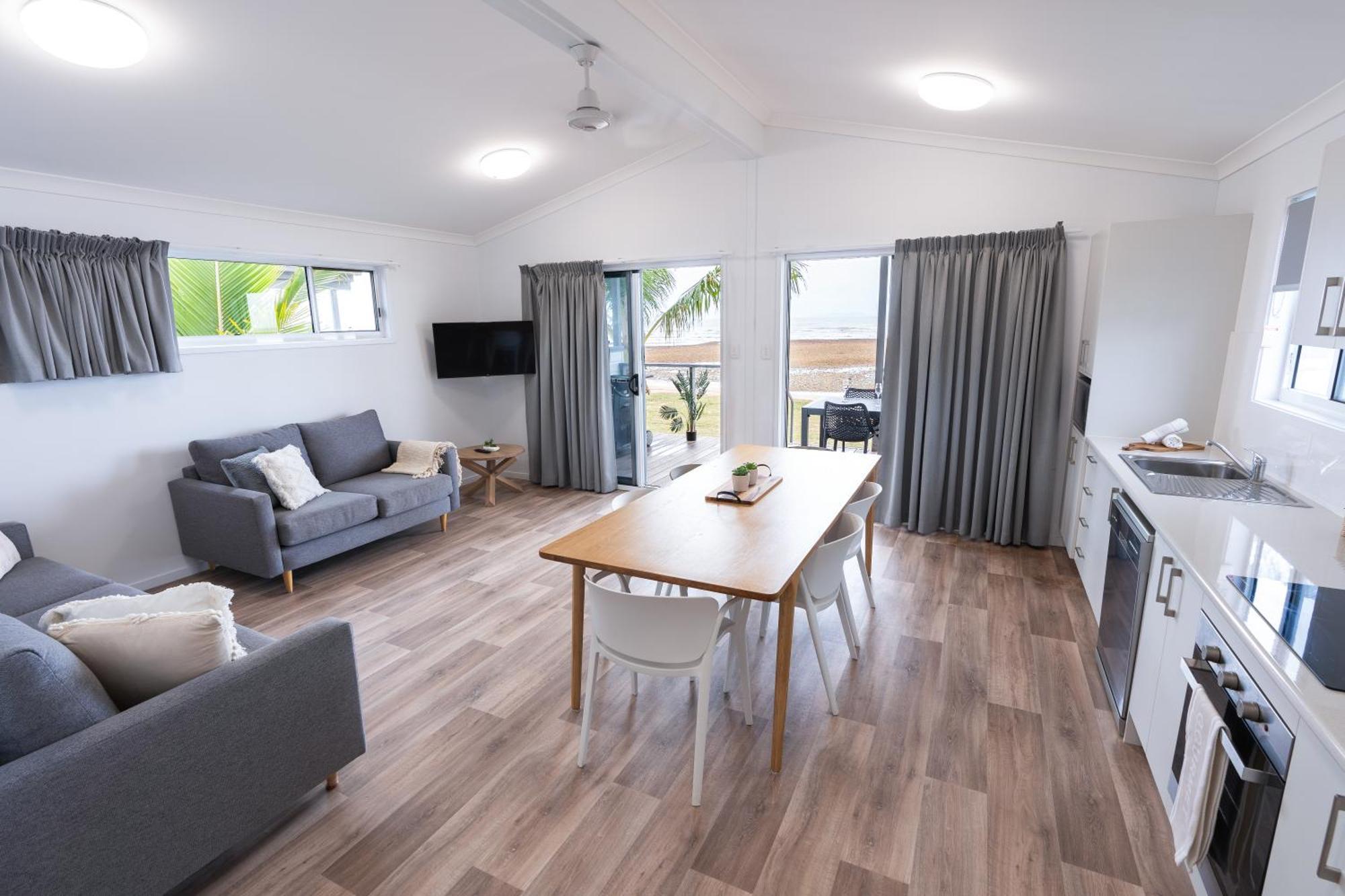 Tasman Holiday Parks - Rollingstone Bagian luar foto
