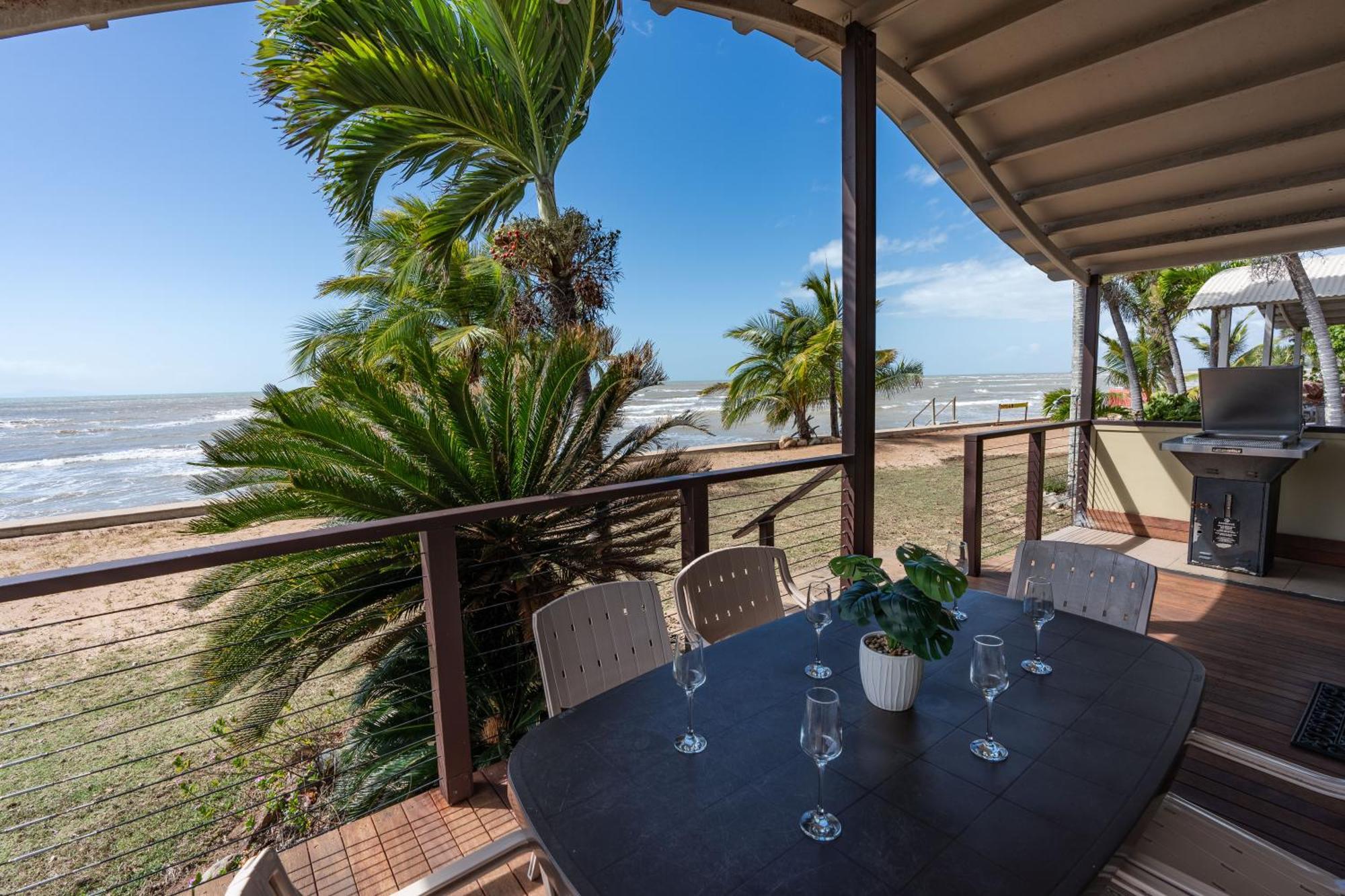 Tasman Holiday Parks - Rollingstone Bagian luar foto