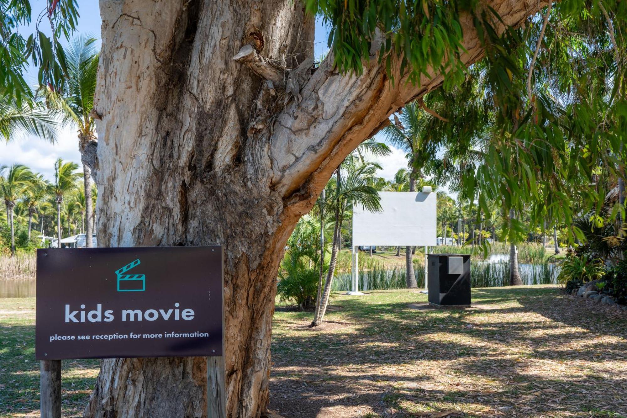 Tasman Holiday Parks - Rollingstone Bagian luar foto
