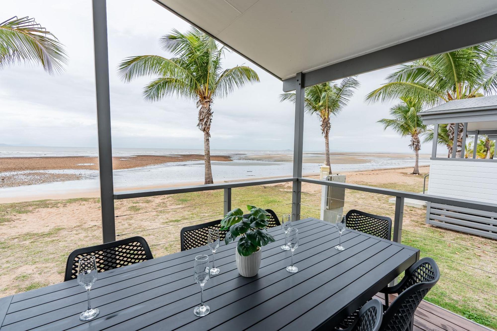 Tasman Holiday Parks - Rollingstone Bagian luar foto