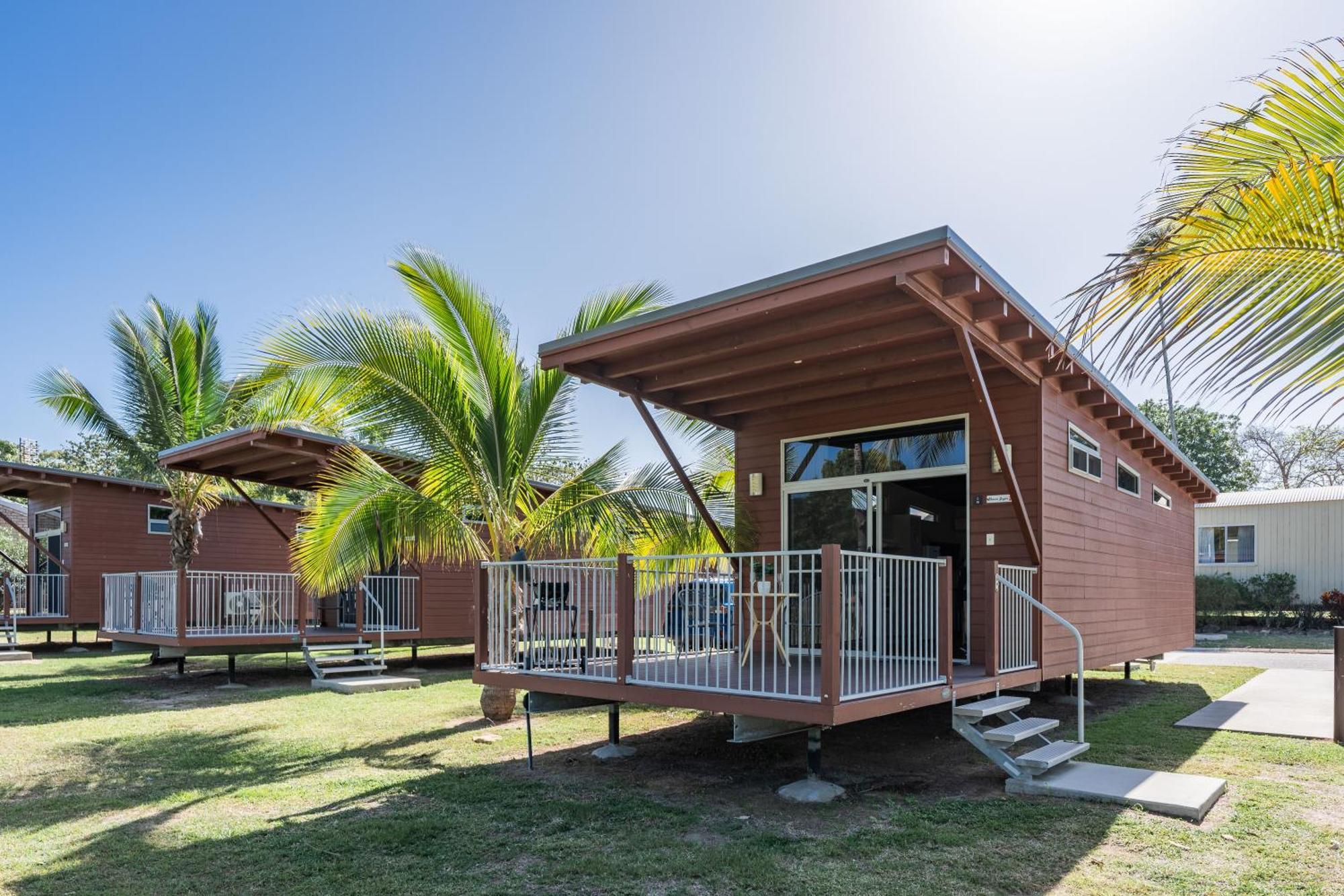 Tasman Holiday Parks - Rollingstone Bagian luar foto