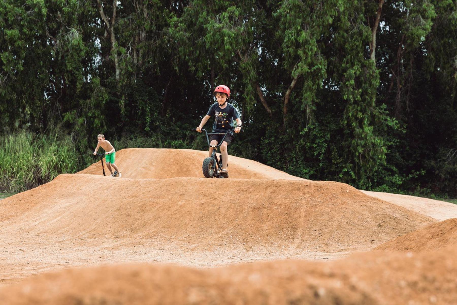 Tasman Holiday Parks - Rollingstone Bagian luar foto