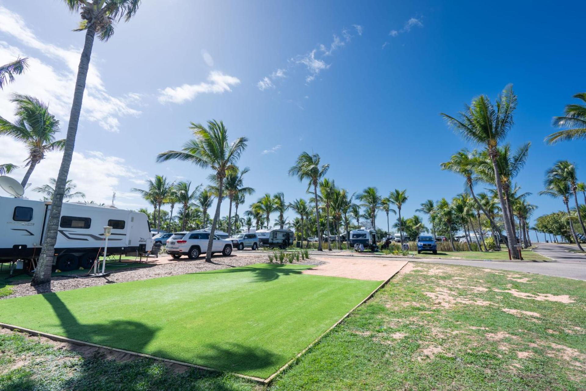 Tasman Holiday Parks - Rollingstone Bagian luar foto